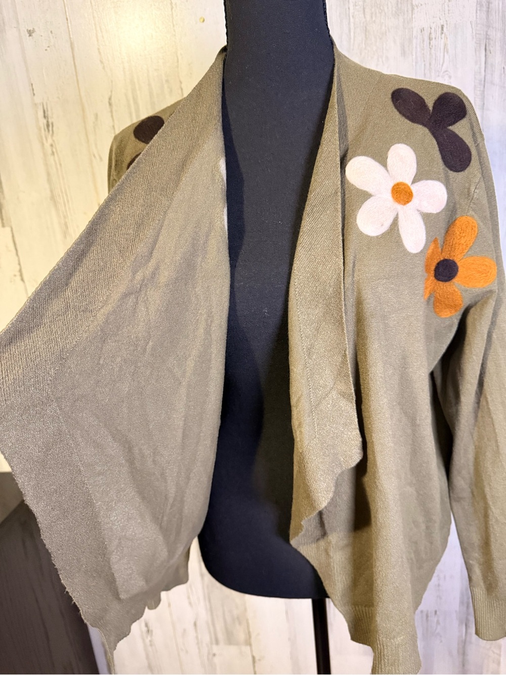 Aaeda Olive Green Floral Applique Open Cardigan Sweater Size L - Picture 2 of 7